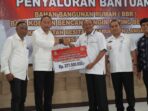 Afandin Serahkan Rp277 Juta BBR untuk 24 Korban Bencana Alam