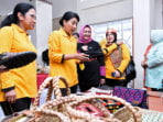 Istri Panglima TNI Hetty Andika Perkasa Borong Kerajinan Sumut