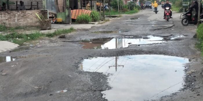 Warga Mengeluh, Bertahun- tahun Jalan Rusak di Nibung Hangus Tak Diperbaiki