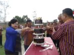 Cory S Sebayang Potong Kue Pada Perayaan HUT Mambre GBKP Klasis Kabanjahe