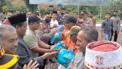 Harga BBM Naik, Polres Abdya Salurkan Bantuan Sosial