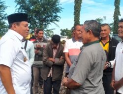 Ringankan Beban Masyarakat, PJ Bupati Bagikan Bantuan Sembako