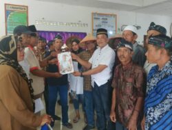 Warga Desa Empat Negeri Antusias Antarkan Ute Kamel Daftar Calon Kades
