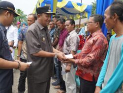 Afandin Serahkan Tunggul Kecamatan Terbaik dan Bansos Rp6 M Lebih