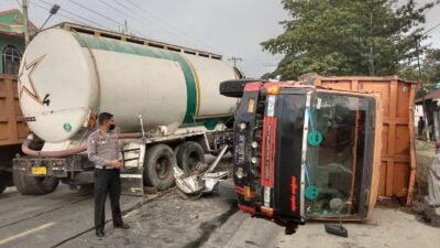 Tabrakan Tangki VS Dump Truk, Pengemudi Tangki Luka -luka