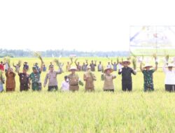 Wamentan Apresiasi Petani Abdya atas Keberhasilan Panen Raya