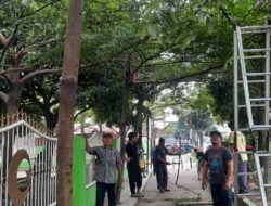 Aksi Gotongroyong Warga Denai Bersihkan Lingkungan Masjid