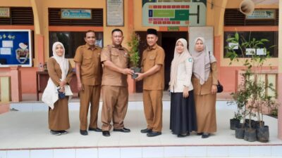DLH Aceh Selatan Penghijauan di Sekolah Adiwiyata