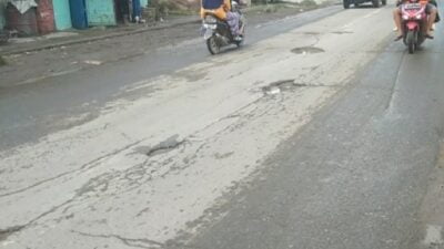 Jalan Lubang Nasional tak Kunjung Diperbaiki