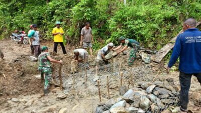 Kodim 0107/Asel Kerja Bhakti Penimbunan Jalan Tani di Samadua