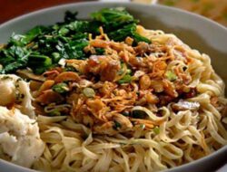 Mie Pangsit Siantar Disukai Warga Medan