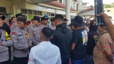 Polwa Lakukan Pengamanan Demo Kantor KIP Aceh Selatan