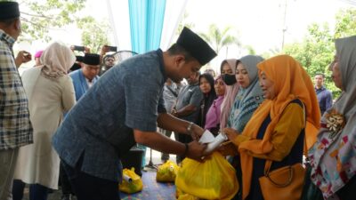 Afandin Serahkan 150 Paket Sembako untuk Guru Ngaji se-Teluk Aru