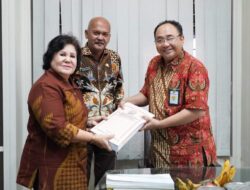 Bupati Karo Serahkan Dokumen Pelebaran Jalan Tiga Panah-Merek ke BBPPJN Sumut