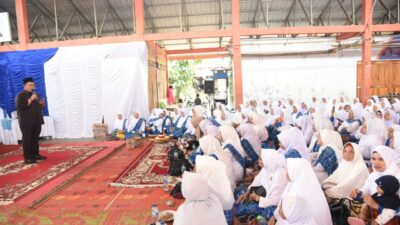 Bupati Tapsel Hadiri Pengajian BKMT