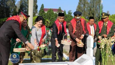 Hari Jadi Karo ke 77, Bupati dan Forkominda Ziarahi Makam Pejuang