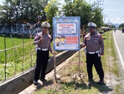 Satlantas Polres Abdya Pasang Spanduk di Titik Rawan Kecalakaan