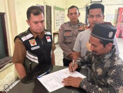 Bhabinkamtinmas Polsek Langsa Timur dan Satpol PP/WH Gerebek Penjual Makanan