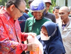 Baskami Bagikan Sembako Untuk Satpam, Tukang Kebun, Ojol dan Petugas Kebersihan