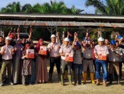 Ketua KUD P Cahaya Bagikan THR dan Sirup Kepada Segenap Karyawan Kebun Plasma III, Sekaligus Arahan Pada Apel Penutupan Libur Lebaran 1444 H/2023 M