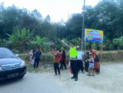 Selain Cek Tempat Wisata, Kapolres Mandailing Natal Juga Urai Kemacetan dengan Pengaturan Lalu Lintas