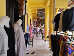 Toko Pakaian di Swalayan Putri Naga Tapaktuan Masih Sepi Pembeli