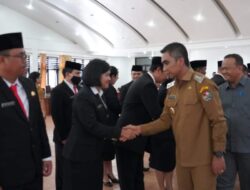 Wabup Theopilus Lantik 23 Pejabat Admimistrator di Lingkungan Pemkab Karo