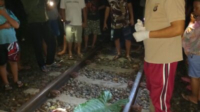 Duduk di Rel, 2 Pelajar Labura Ditabrak Kereta Api