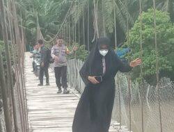 Bhabinkamtibmas Polsek Barumun Tengah Bersama Guru SDN Tobing Jae Gotroy