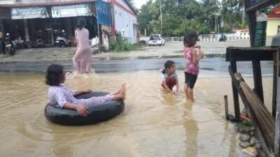 Pemukiman Penduduk dan Jalan Negara Lintasan Medan Meulaboh Dilanda Banjir