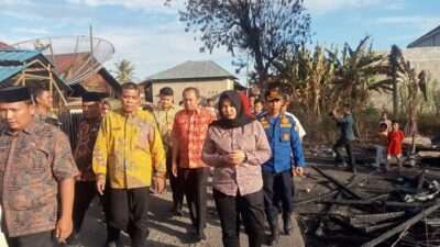 Wabup Serahkan Bantuan Korban Kebakaran di Panyabungan II