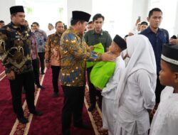 Wali Kota Medan Bersama Menteri ATR/BPN RI Serahkan 11 Sertipikat Tanah Wakaf