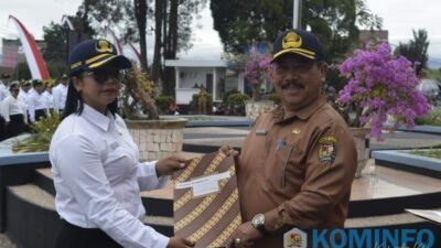 Sekdakab Karo Serahkan 367 SK Yang Dinyatakan Lulus Sebagai P3K Guru TA 2022