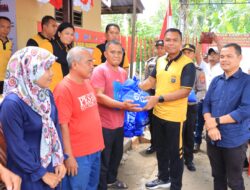 Polres Labuhanbatu Bagi Paket Sembako di KBN
