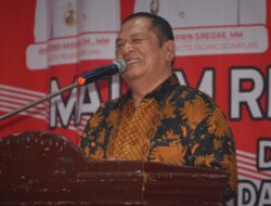 Walikota Padangsidimpuan Beri Penghargaan kepada Anggota Paskibra