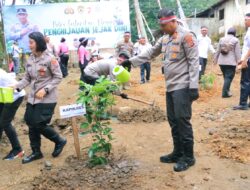 Program Penghijauan Polres Labuhanbatu Tanam 100 Bibit Pohon