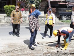 Wabup Madina Tinjau Pembangunan Drainase Jalan Willem Iskandar