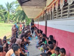 Siswa/i SD N Batahan II Makan Bersama dengan Sayur Hijau
