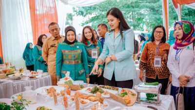 Ketua TP PKK Kota Medan Tinjau Lomba Kreasi B2SA, Medan Area Juara Pertama