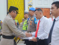 Kapolres Aceh Selatan Beri Penghargaan kepada Personil Berprestasi