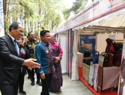Puluhan Stan Pameran Produk Andalan Meriahkan Event Lake Toba Fashion Week & Agriculture