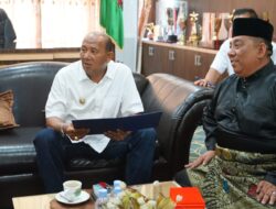 Syah Afandin Terima Anugrah Presiden Dunia Melayu Dunia Islam