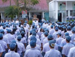 Pimpinan Upacara di SMAN 2 Kabanjahe, Wabup Karo Ajak Siswa Hormati Orang Tua