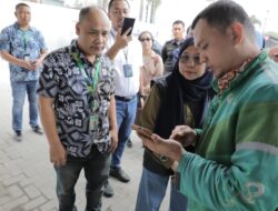 Pastikan Ekosistem Kendaraan Listrik di Sumatera Utara, Direktur Niaga PT PLN (Persero) Kunjungi PT Grab Indonesia