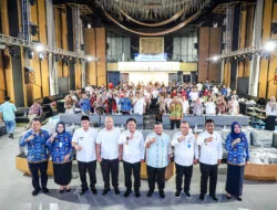 Turunkan Angka Stunting, Pj Gubsu dan Kaper BKKBN Serahkan Penghargaan Kepada 10 Pemerintah Kabupaten/Kota
