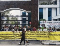GAM-SU Demo Minta Kejati Sumut Telusuri Dugaan Penggelapan 5 Unit Mobil Dinas Milik Pemkab Tapsel