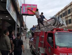 Bapenda Labuhanbatu Tertibkan Papan Reklame Nuggak Pajak