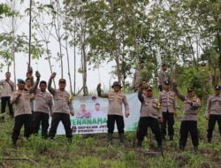 Polres Aceh Selatan Tanam Pohon Keras dalam Program 10 Juta Pohon
