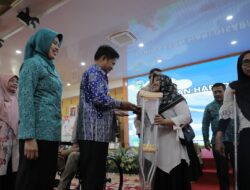 Dukung Kemandirian Penyandang Disabilitas, PLN UID Sumatera Utara Serahkan Bantuan 50 Unit Tongkat Kruk