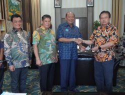 Bupati Langkat Serahkan Mobil Dinas Innova ke BPN